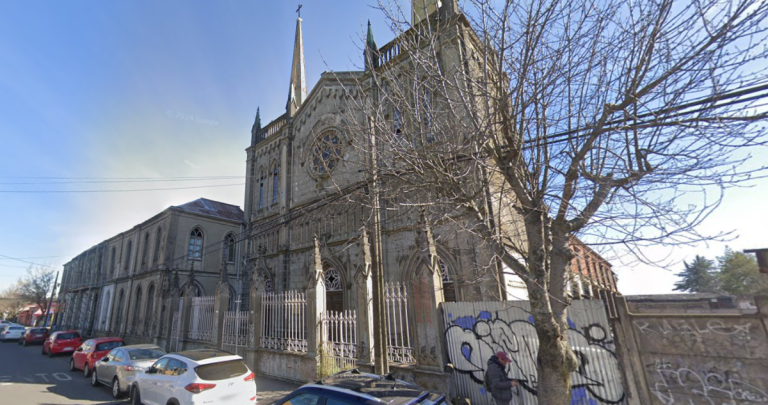 La iglesia se ubica en Las Rosas #541 Chillán. Foto: Google Street View