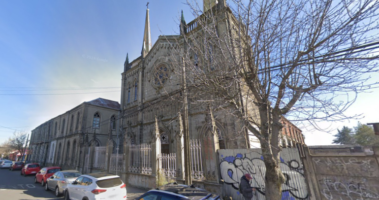 La iglesia se ubica en Las Rosas #541 Chillán. Foto: Google Street View