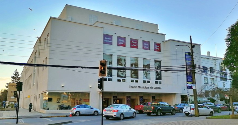 Teatro Municipal de Chillán. Foto: José Joaquín Cortés (Wikimedia).