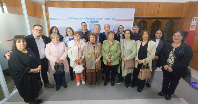 Desayuno en la Delegación Presidencial con un grupo de beneficiarios y beneficiarias. Foto: DP Ñuble.