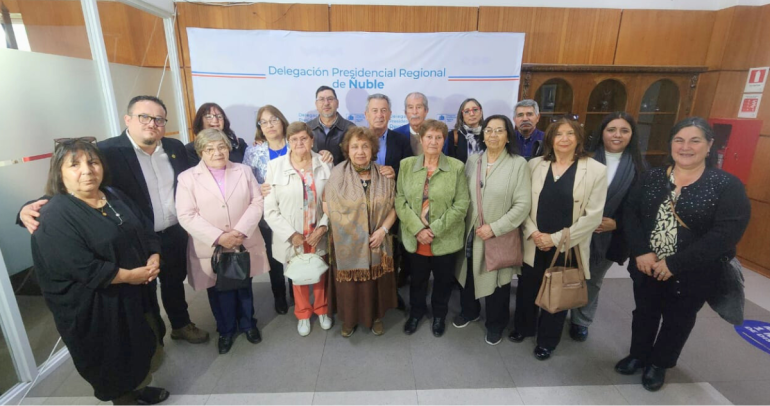 Desayuno en la Delegación Presidencial con un grupo de beneficiarios y beneficiarias. Foto: DP Ñuble.