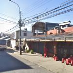 Las afueras del Patio 5 de Abril, en la calle del mismo nombre, del Mercado de Chillán. Foto: Street View.
