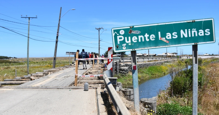 El puente es de madera y se encuentra en malas condiciones. Foto: Serviu Ñuble, enero de 2025.