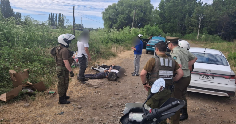 Uno de los detenidos tiene orden vigente por robo con intimidación. Foto: Carabineros Ñuble