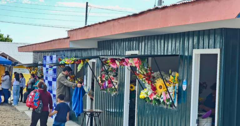 Los kioskos están construidos de madera y metal. Foto: Municipio
