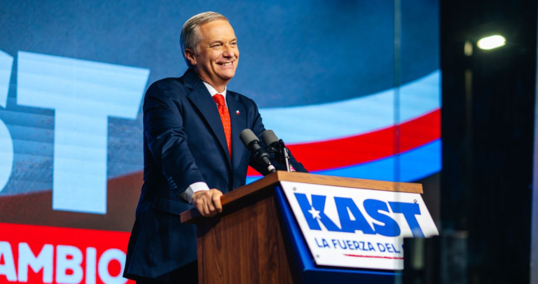 El tres veces candidato presidencial José Antonio Kast, en su comando la noche del 16 de noviembre. Foto: Twitter.