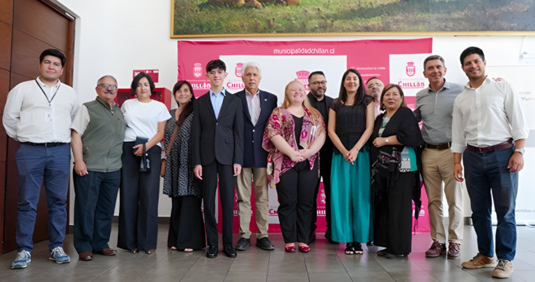 Los galardonados y autoridades municipales. Foto: Municipio.