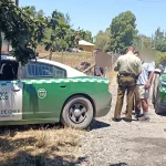 El detenido y otras personas que se encontraban en el lugar. Fotografía: Carabineros Ñuble.