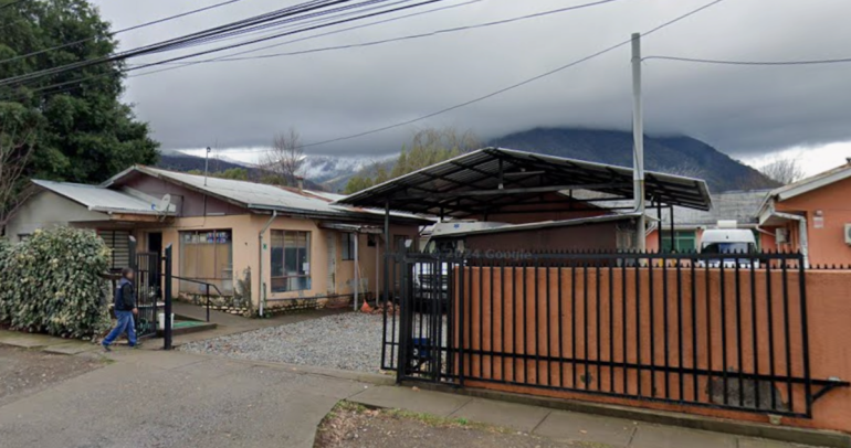 Uno de los proyectos corresponde a la reposición del Cesfam. Foto: Google Street View.