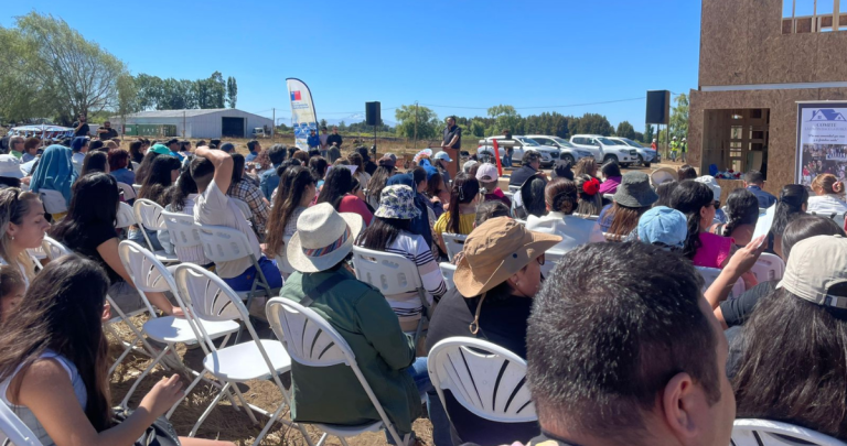 Las obras comenzaron con la postura de la primera piedra. Foto: Seremi de Vivienda Ñuble.