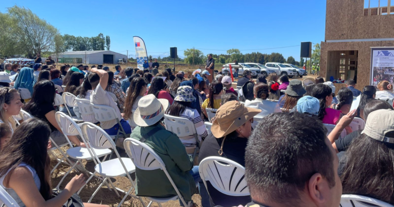 Las obras comenzaron con la postura de la primera piedra. Foto: Seremi de Vivienda Ñuble.