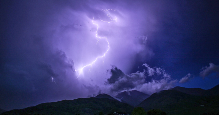 Caída de rayo. Fotografía referencial: Pixabay.