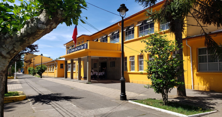 Liceo Santa Cruz de Larqui, Bulnes (Foto: Facebook).