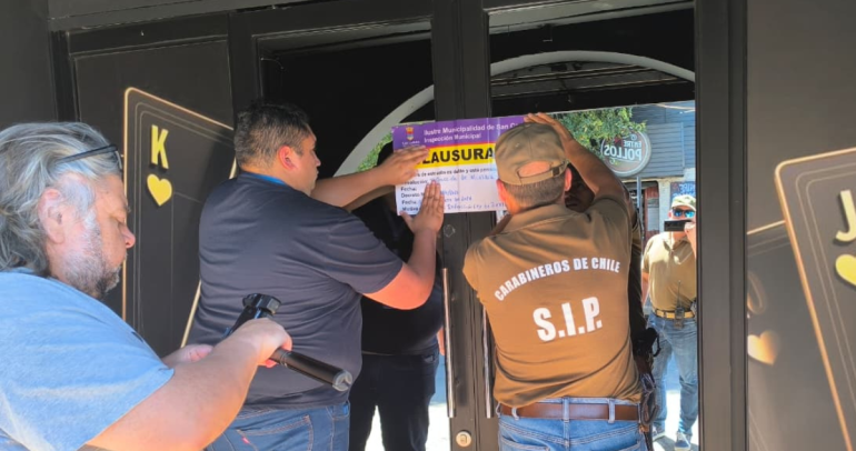 Sello que prohíbe la entrada. Foto: Carabineros Ñuble.