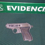 El arma que les incautaron a los menores. Foto: Carabineros.
