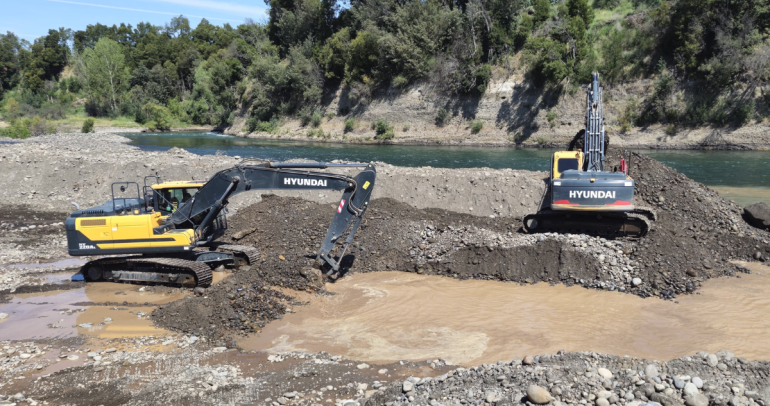 Máquinas realizando los trabajos. Foto: MOP Ñuble
