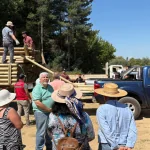 Entrega de materiales a los agricultores. Foto: Ministerio de Agricultura.