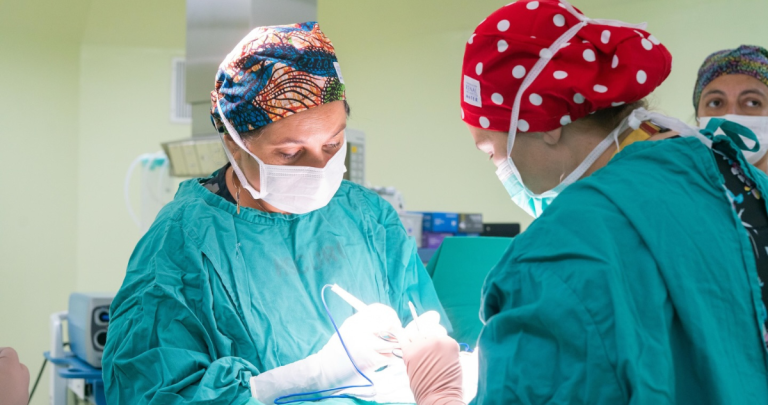 Las operaciones se realizaron en el Hospital de San Carlos. Foto: SSÑ