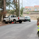 Al fondo, el vehículo siniestrado. Foto: Carabineros.