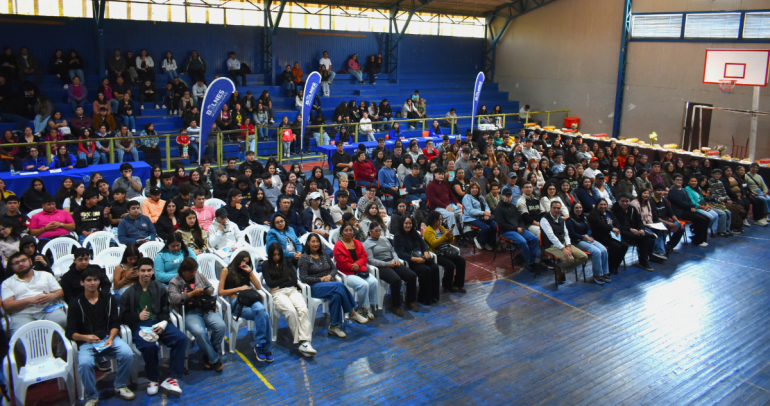Se realizó una ceremonia en el Liceo Santa Cruz de Larqui. Foto: Municipio