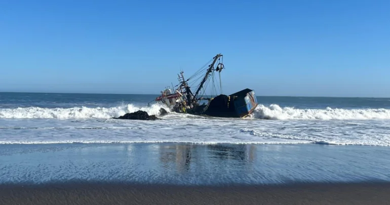 Así quedó la embarcación, Foto: DPP Itata