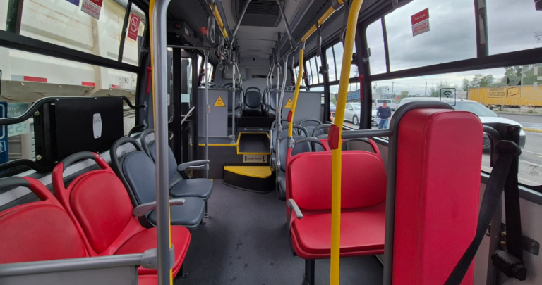La disposición de los asientos en estos buses es diferente. Foto: MTT Ñuble