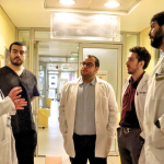 Los médicos recorriendo las instalaciones. Foto: Hospital de San Carlos