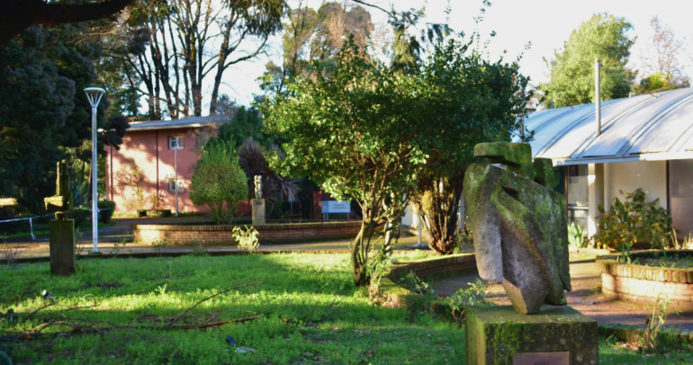 Casa y Parque de las Esculturas de Marta Colvin y Fernando May. Campus Fernando May de la Universidad del Biobío. Foto: Consejo de Monumentos Nacionales.