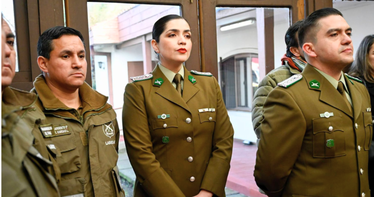 Carabineros visitando el recinto. Foto: municipio.