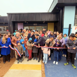 Autoridades, familias y vecinos en la inauguración del recinto. Foto: Municipio.