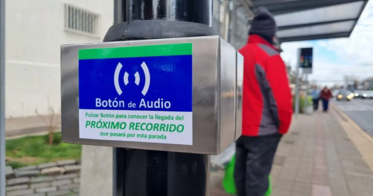 Así son los botones para recibir datos de los próximos recorridos por audio. Foto: Municipio.