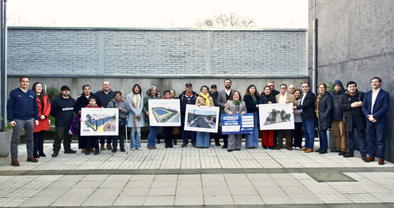Firma de convenios FRIL entre Municipalidad de Bulnes y Gobierno Regional para multicanchas y veredas