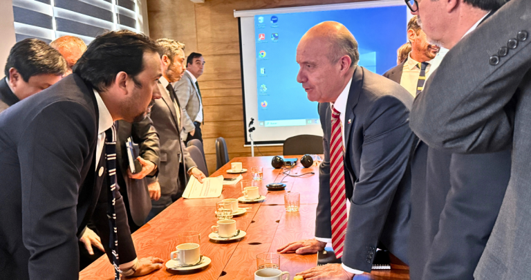 Crisóstomo pide a Hacienda aumentar 1% el presupuesto regional de Ñuble para 2027