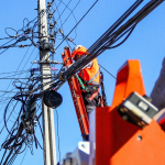 San Carlos inicia retiro de cables en desuso: más de 300 puntos serán intervenidos