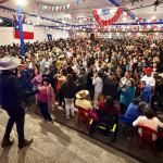 Así estuvo el ambiente al interior de la carpa. Foto: Municipio.