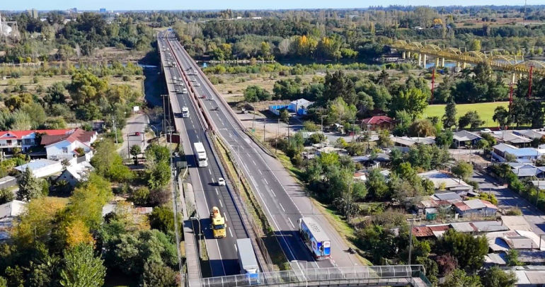 Puente de la Ruta 5 Sur sobre el río Ñuble, en el acceso norte a Chillán. Foto: MOP.